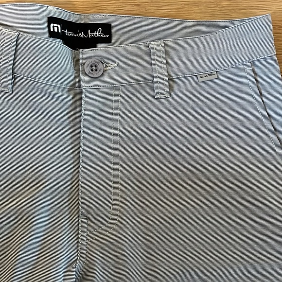 Men’s Travis Matthew shorts - Picture 3 of 5